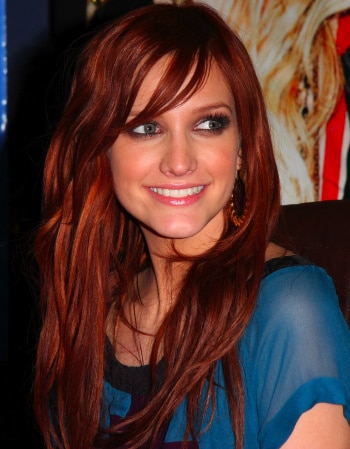 Another hot hairstyle by Ashlee Simpson! If you don't have a natural wave in 
